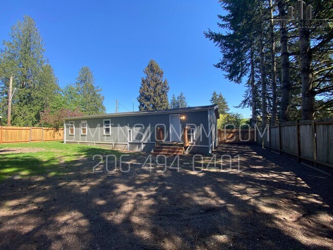 Building Photo - 4 Bed 2.5 Bath Remodelled Manufactured Home in Kent! Available NOW! Easy self showings!