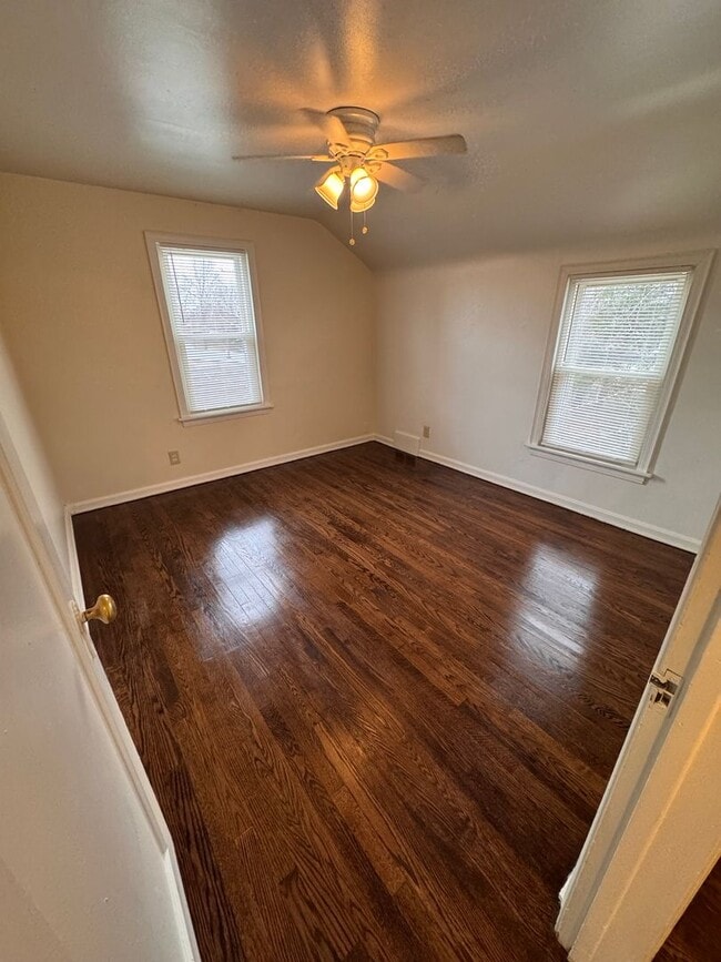 Building Photo - 631 Churchill Rd