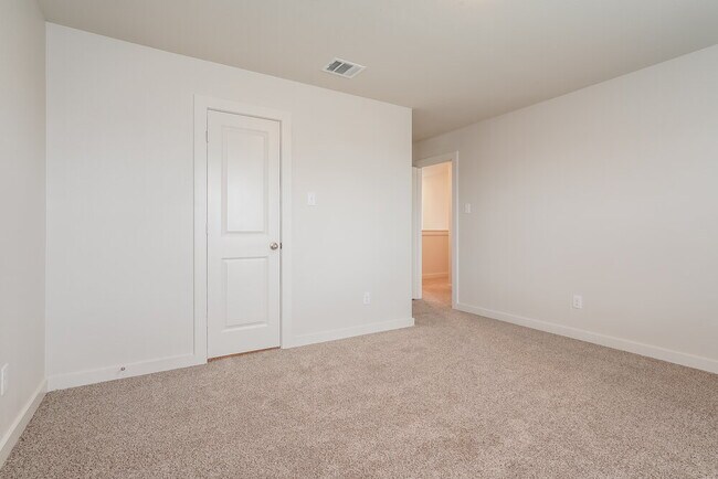 Building Photo - 1533 Woodwinds Dr