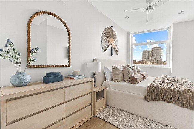 Building Photo - 300 Commercial St