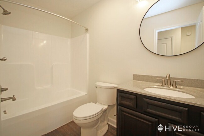 Building Photo - Modern 3BR Townhouse with Private Backyard – Ready to Rent!