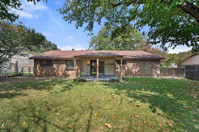 Building Photo - 823 Quail Terrace