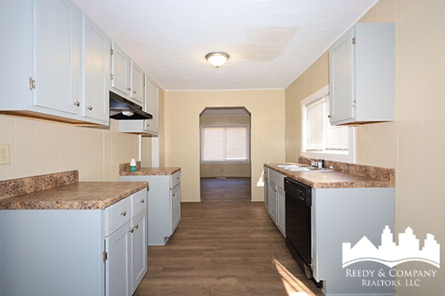 Building Photo - 3733 Miami Ave