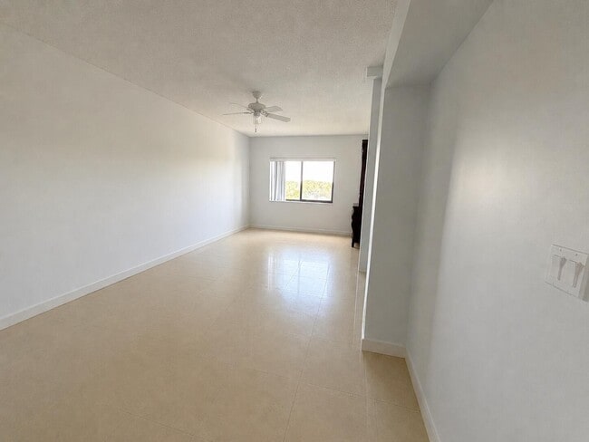 Building Photo - 2105 Lavers Cir