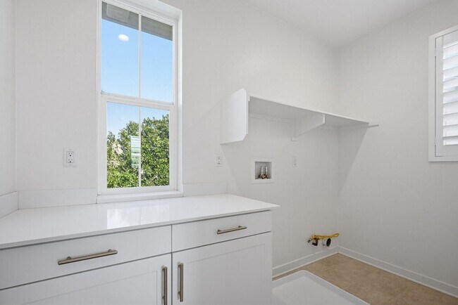 Building Photo - NEW LISTING 4 Bedroom, 3 Bathroom, 2 Garage Detached Condominium, with HVAC, Tankless Water Heate...