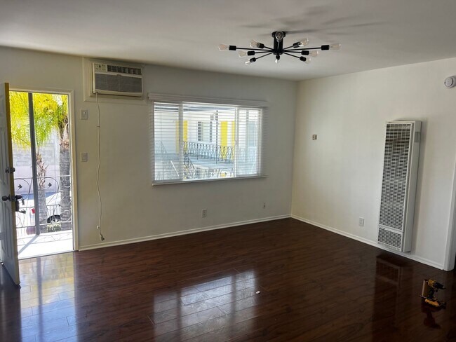 Building Photo - 10926 Hortense St