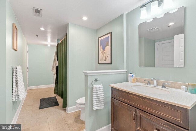 Building Photo - 2551 Trenton Ave