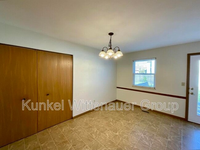 Building Photo - 614 Carol Ann Dr