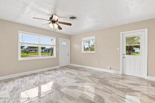Building Photo - 2267 Robinhood Dr