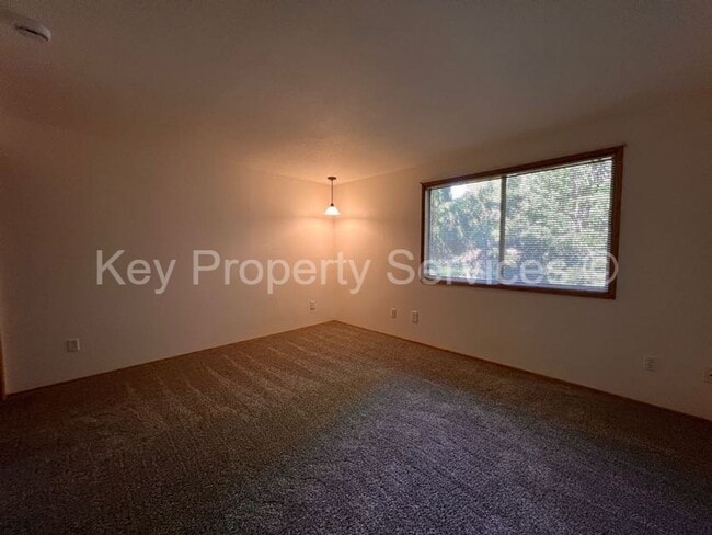 Building Photo - Updated Condo in Hazel Dell