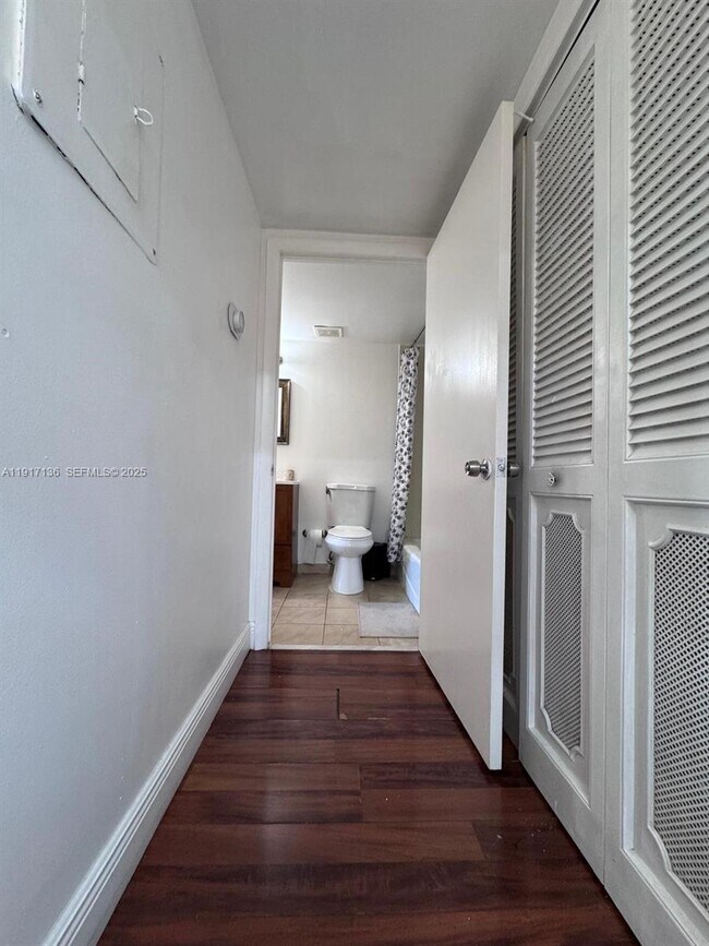 Building Photo - 1470 NE 123rd St