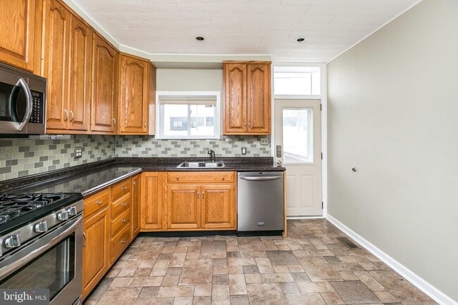 Building Photo - 1315 Webster St