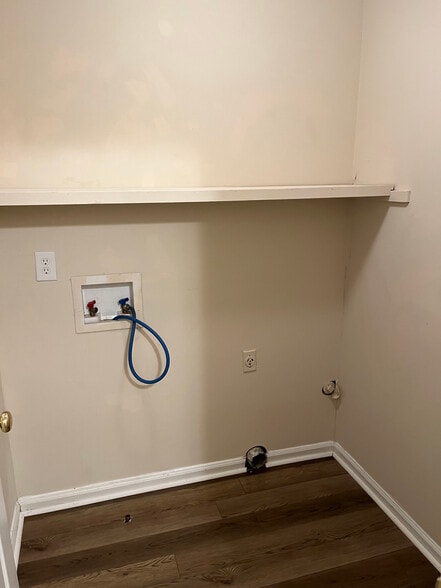 Building Photo - 906 W Chatham St