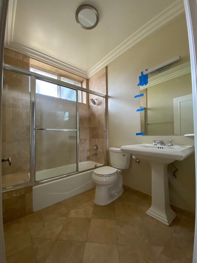 Building Photo - 152 S Peck Dr