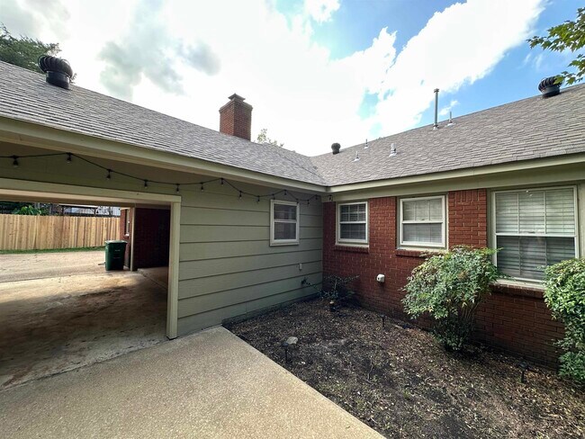 Building Photo - 8009 Farmington Blvd