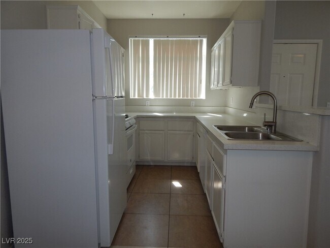 Building Photo - 2201 Ramsgate Dr