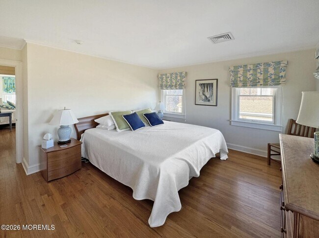 Building Photo - 985 East Ave