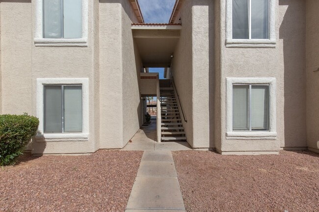 Building Photo - 2nd floor 2 bedroom unit in NW with easy access to Summerlin Pkwy and the 95/I-11
