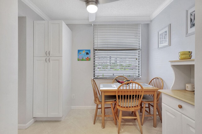 Building Photo - 5059 N Hwy A1A