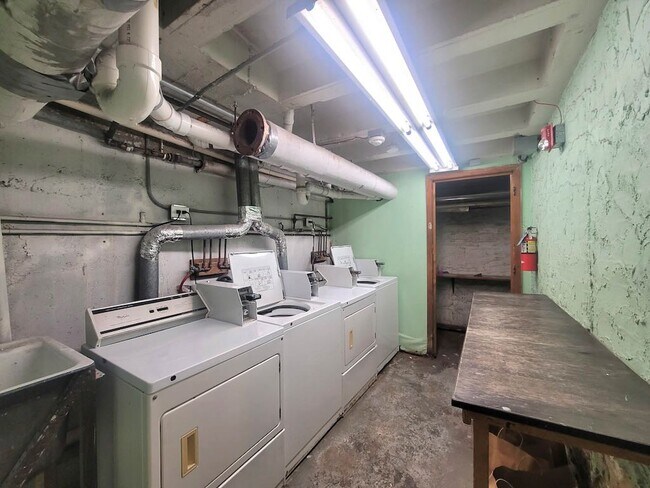 Building Photo - 725 St Johns Ave