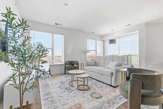 Building Photo - 1121 Laurel St