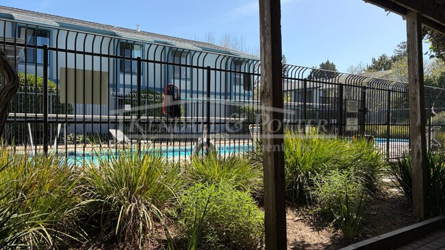 Building Photo - 2 Bedroom Condo In The Villas Of Capitola!