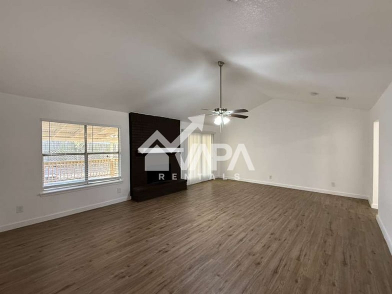 Building Photo - 5822 Lake Wind