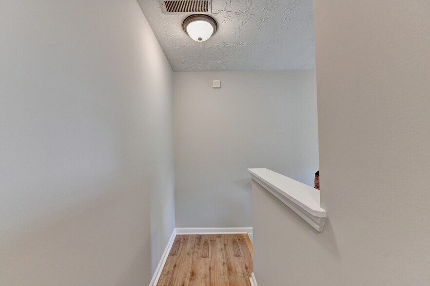 Building Photo - 240 Springbottom Ct