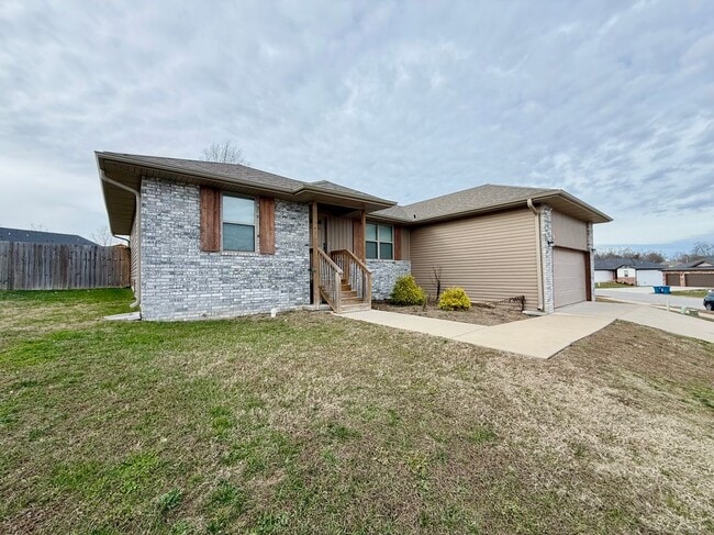 Building Photo - 633 S Southgate Dr