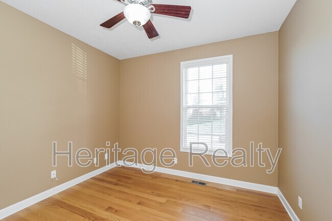 Building Photo - 880 Glenfield Dr