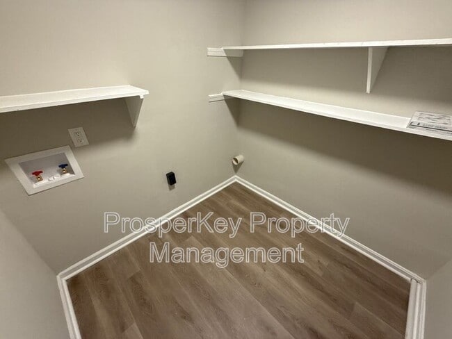 Building Photo - 5552 Tappan Ct