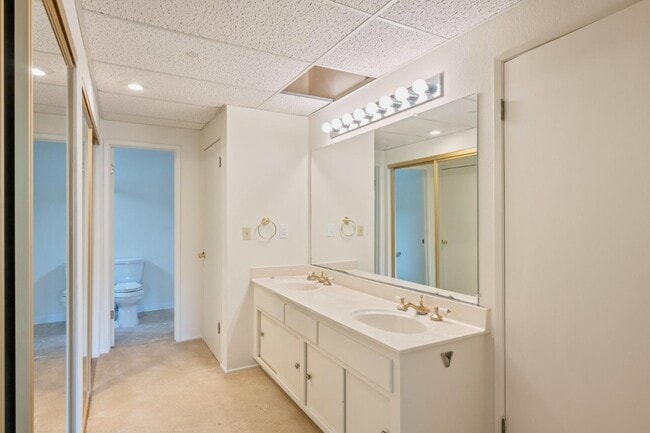 Building Photo - 4685 Albany Cir