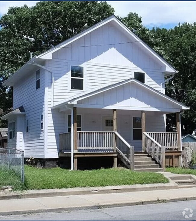 Building Photo - 3504 E 10th St