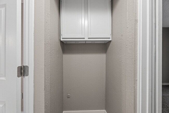 Building Photo - Cozy 3 Bed, 2 Bath with Backyard Deck