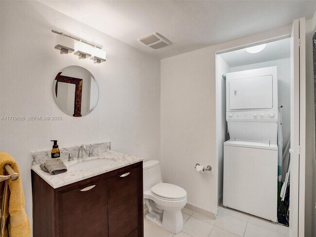 Building Photo - 16699 Collins Ave