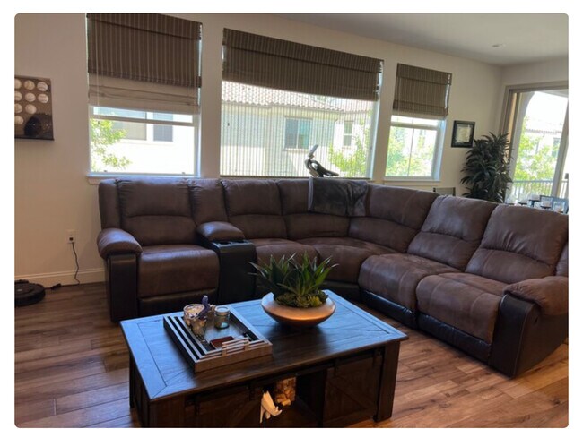 Building Photo - 404 Maravilla Ln