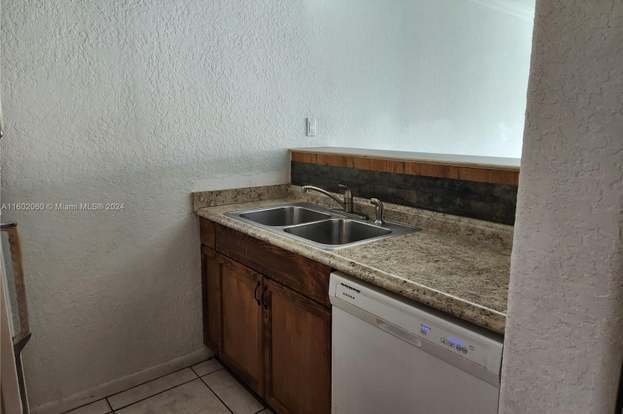 Building Photo - 10149 Twin Lakes Dr
