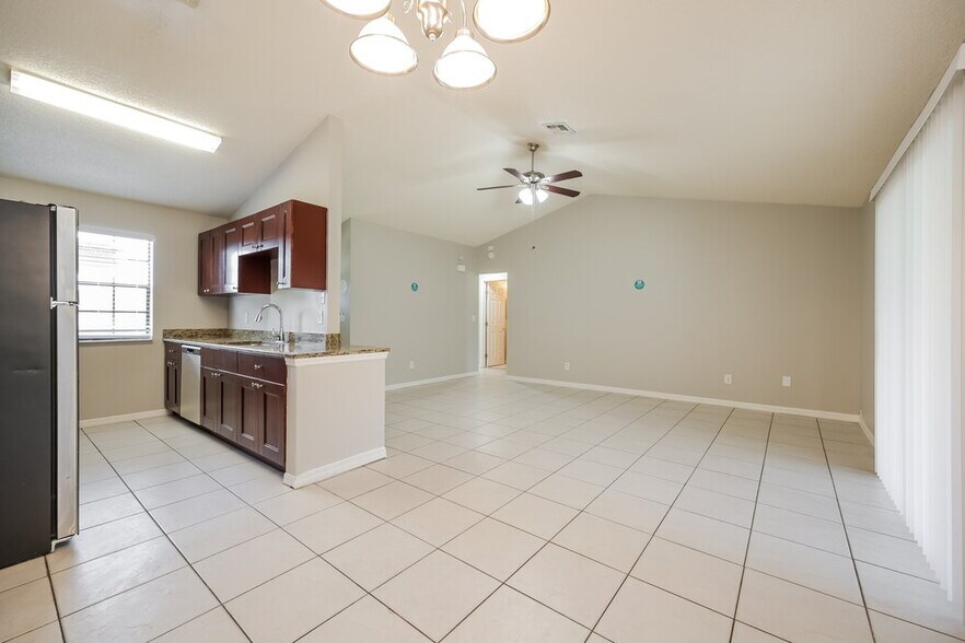 Building Photo - 8476 Coral Dr