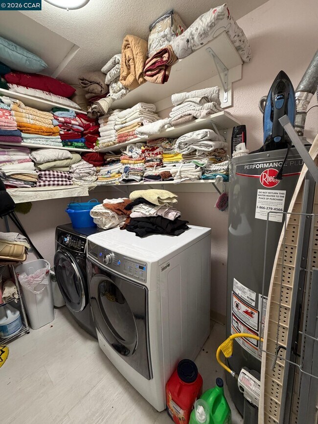 Building Photo - 6 Basin Ct