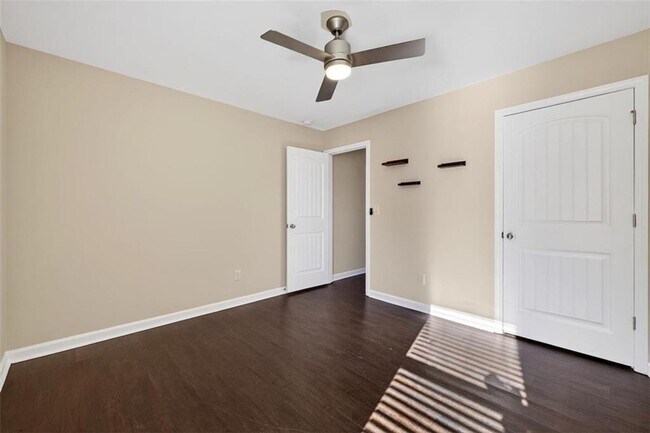 Building Photo - 2430 Fair Oaks Way