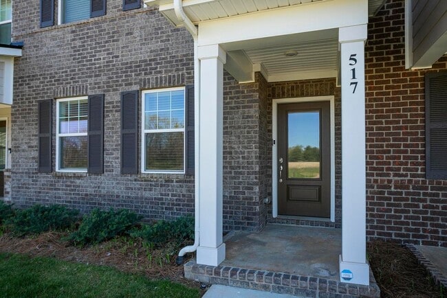 Building Photo - 517 Swanholme Dr