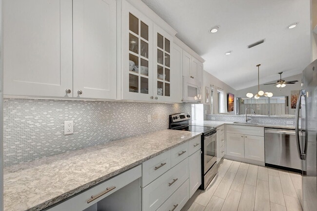 Building Photo - 15 Admirals Ct