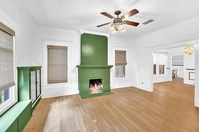 Building Photo - 608 W Hopkins St