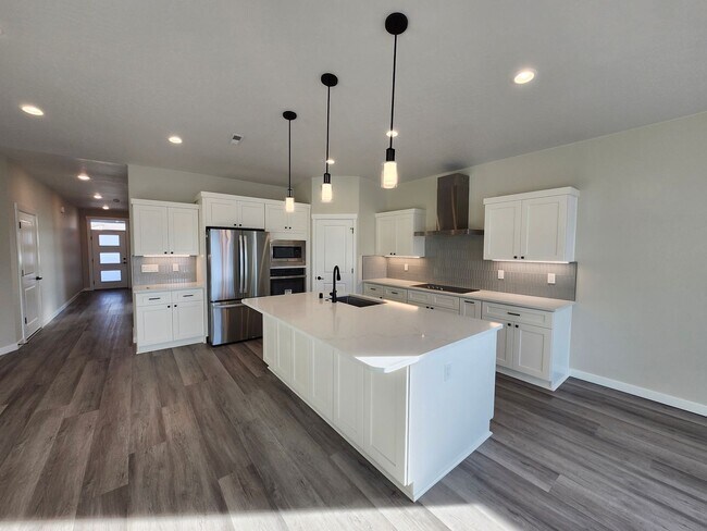 Building Photo - 3 bed, 2 bath- Kennewick Location!