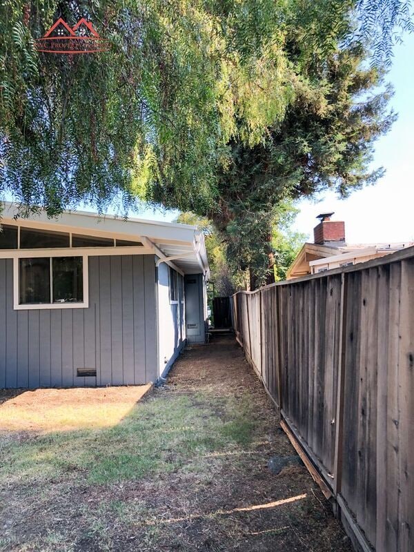 Building Photo - 18731 Hanna Dr