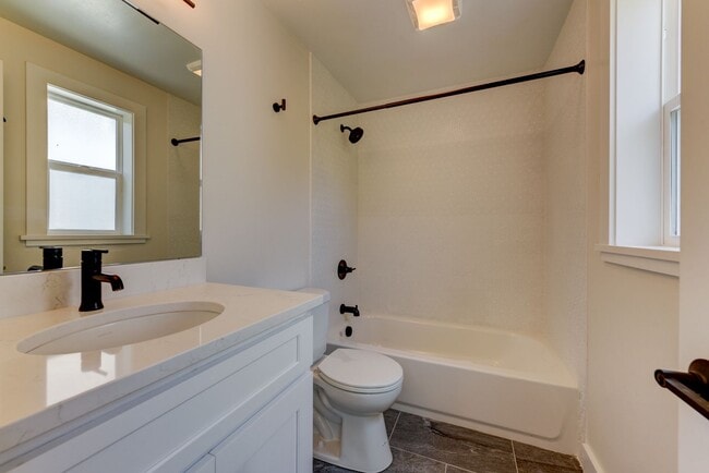 Building Photo - 616 Marine St