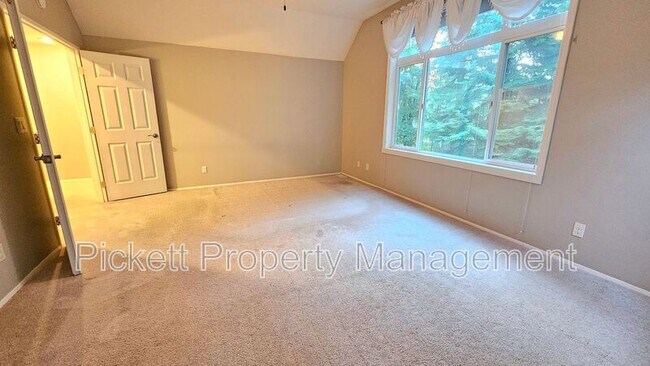 Building Photo - 6559 Gleneagle Ave SW