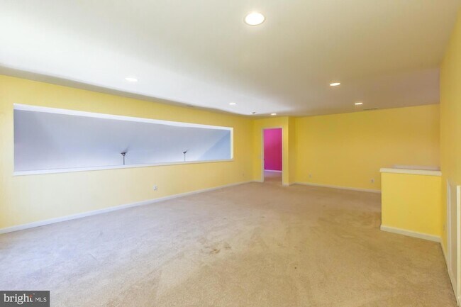 Building Photo - 684 Churchill Rd