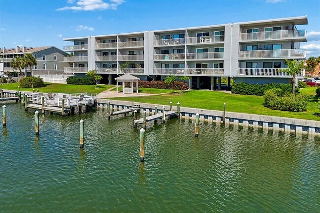 Building Photo - 719 Pinellas Bayway S
