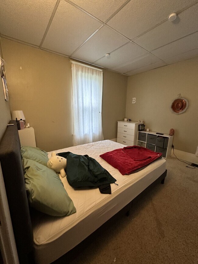 Building Photo - Nice 3 Bed 1 Bath near UWEC! Available June 1st